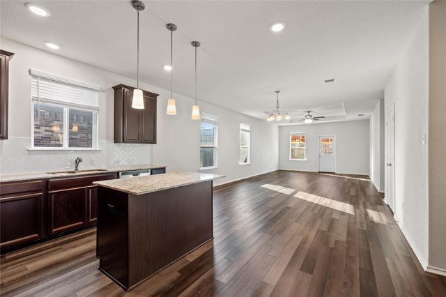 118 Grace Lilly DR, Buda, TX 78610