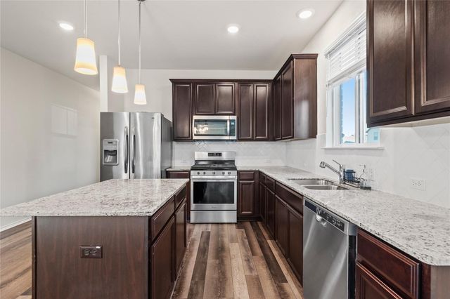 118 Grace Lilly DR, Buda, TX 78610