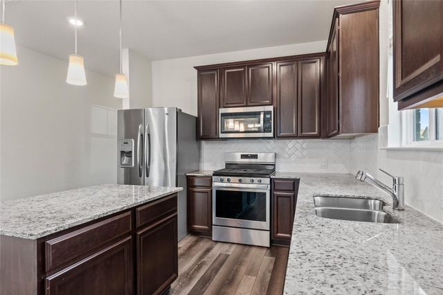 118 Grace Lilly DR, Buda, TX 78610