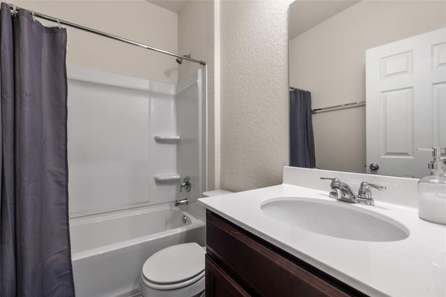 118 Grace Lilly DR, Buda, TX 78610