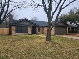 201 Quail CIR, Hutto, TX 78634