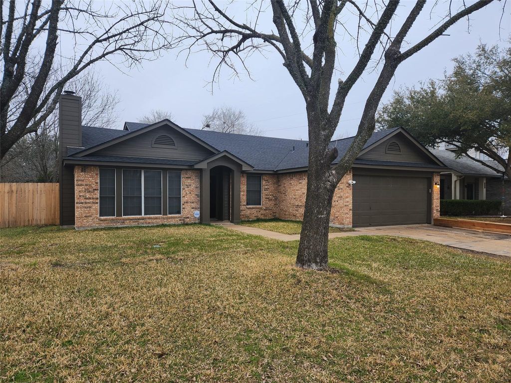 201 Quail CIR, Hutto, TX 78634