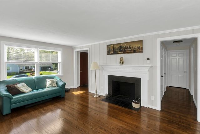 94 Porter Rd, East Longmeadow, MA 01028