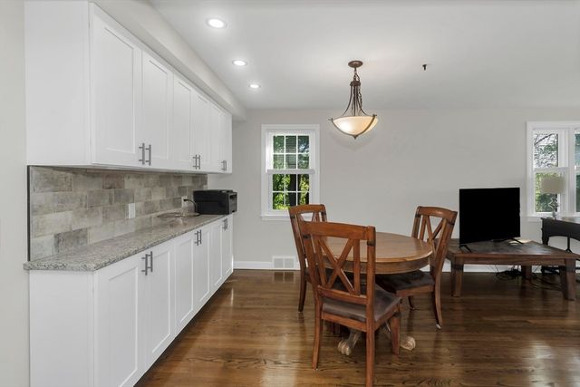 94 Porter Rd, East Longmeadow, MA 01028