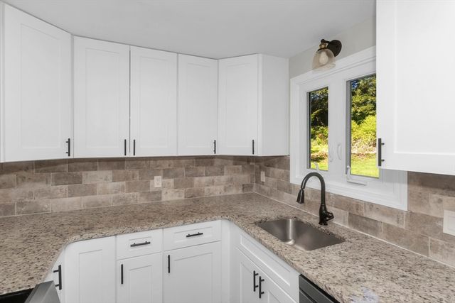94 Porter Rd, East Longmeadow, MA 01028
