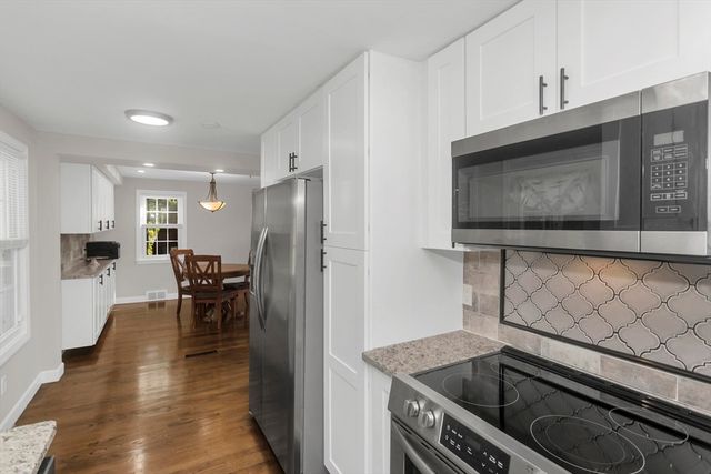 94 Porter Rd, East Longmeadow, MA 01028