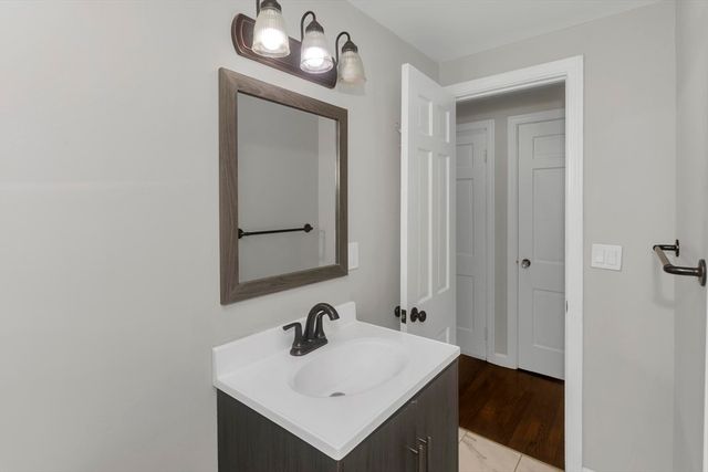 94 Porter Rd, East Longmeadow, MA 01028