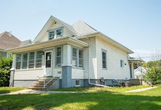 204 3rd Ave NW, Waverly, IA 50677