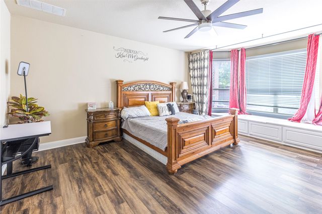 2404 Fountain Drive, Irving, TX 75063