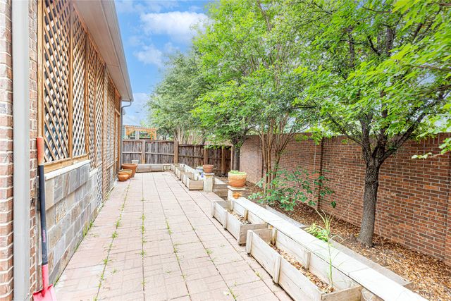 2404 Fountain Drive, Irving, TX 75063