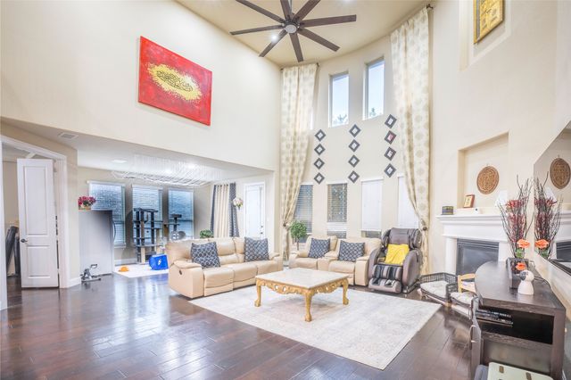 2404 Fountain Drive, Irving, TX 75063