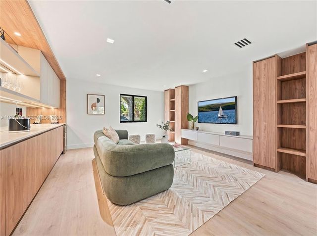 14323 SW 80th Ave, Palmetto Bay, FL 33158