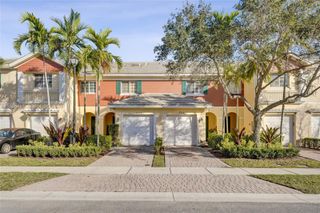 7717 Paddock Pl, Davie, FL 33328