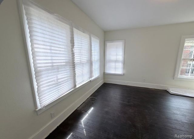 2261 Lawrence Street, Detroit, MI 48206