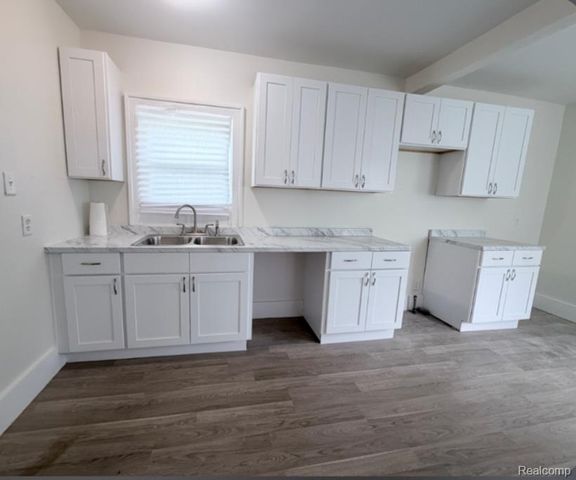 2261 Lawrence Street, Detroit, MI 48206