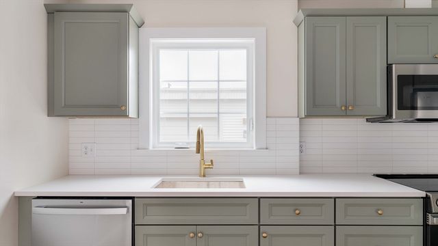 121 Fayette A, Quincy, MA 02170