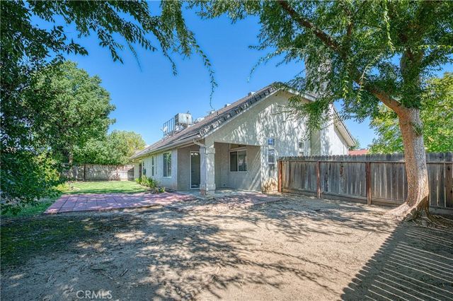 2231 E Pryor Drive, Fresno, CA 93720