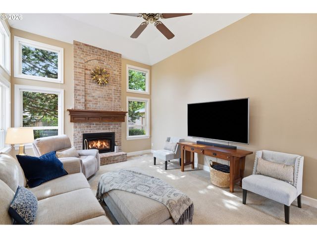 2383 Ne JAMIE Dr, Hillsboro, OR 97124