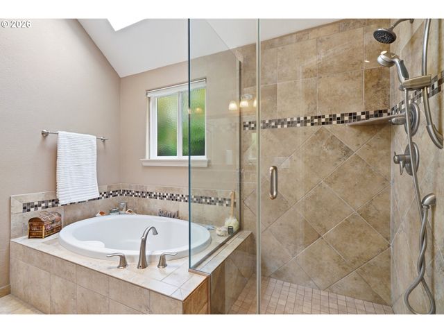 2383 Ne JAMIE Dr, Hillsboro, OR 97124