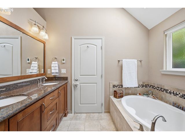 2383 Ne JAMIE Dr, Hillsboro, OR 97124