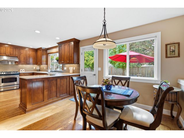 2383 Ne JAMIE Dr, Hillsboro, OR 97124