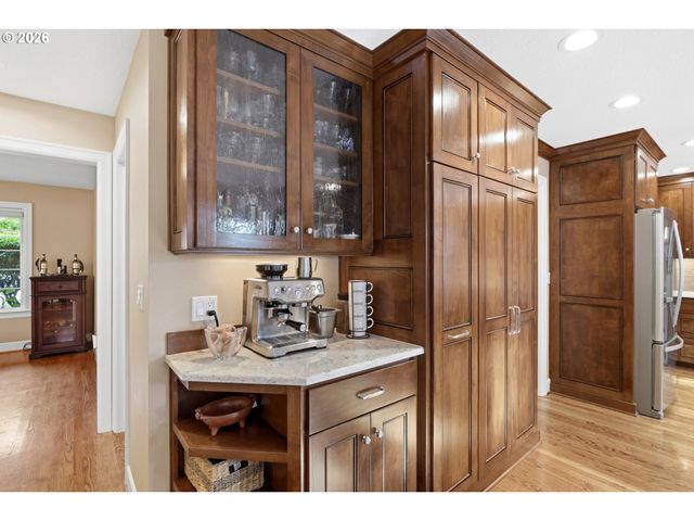 2383 Ne JAMIE Dr, Hillsboro, OR 97124
