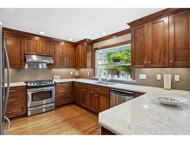 2383 Ne JAMIE Dr, Hillsboro, OR 97124