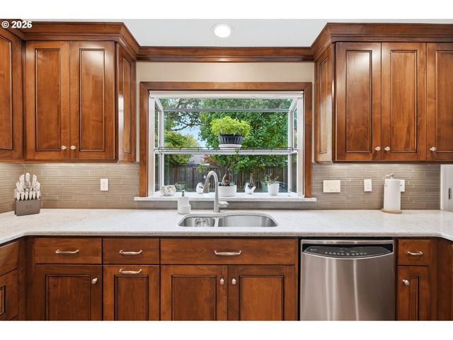 2383 Ne JAMIE Dr, Hillsboro, OR 97124