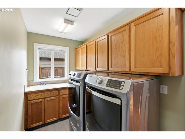 2383 Ne JAMIE Dr, Hillsboro, OR 97124