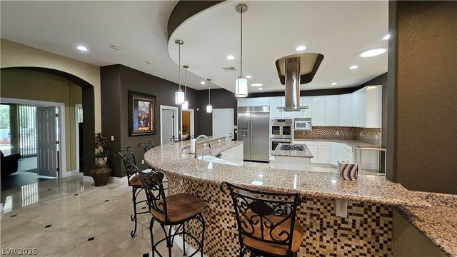 2101 Grand Island Court, Las Vegas, NV 89117