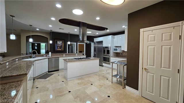 2101 Grand Island Court, Las Vegas, NV 89117