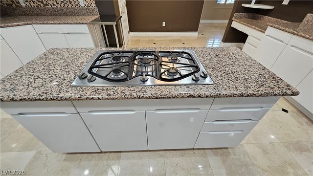 2101 Grand Island Court, Las Vegas, NV 89117