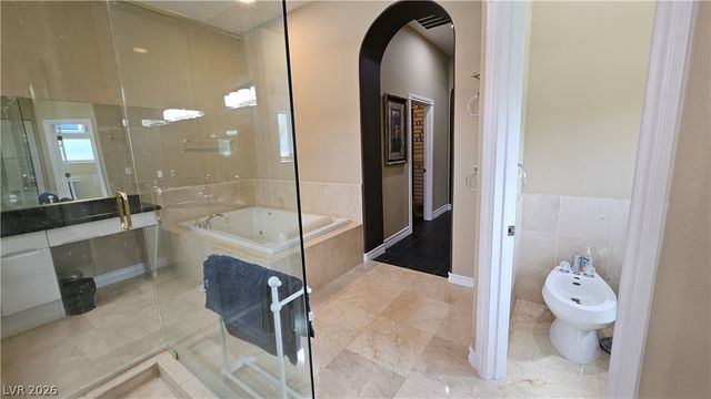 2101 Grand Island Court, Las Vegas, NV 89117