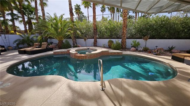 2101 Grand Island Court, Las Vegas, NV 89117