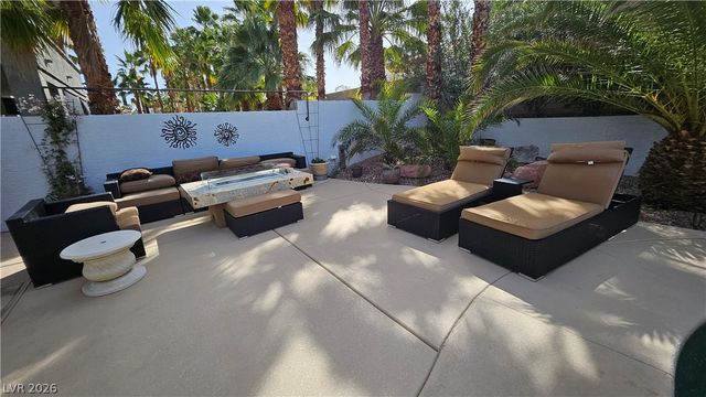 2101 Grand Island Court, Las Vegas, NV 89117