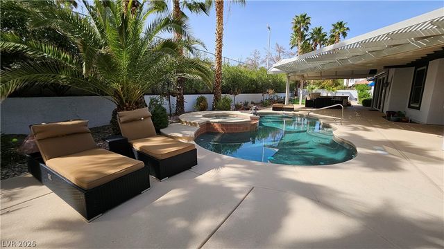 2101 Grand Island Court, Las Vegas, NV 89117