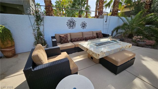 2101 Grand Island Court, Las Vegas, NV 89117