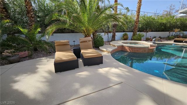 2101 Grand Island Court, Las Vegas, NV 89117
