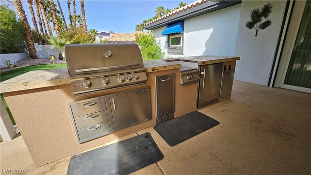 2101 Grand Island Court, Las Vegas, NV 89117