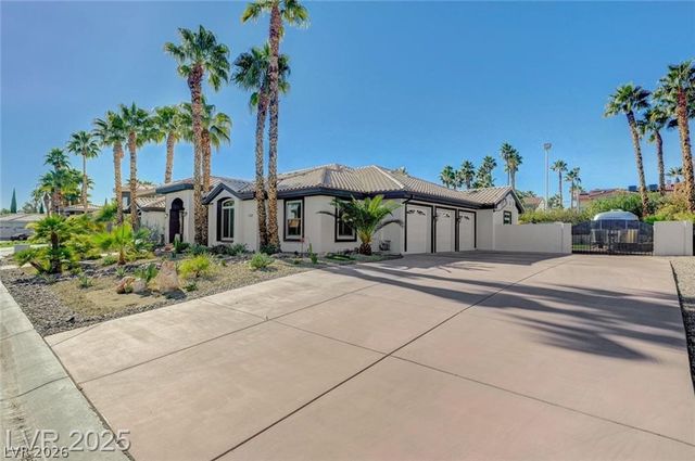 2101 Grand Island Court, Las Vegas, NV 89117