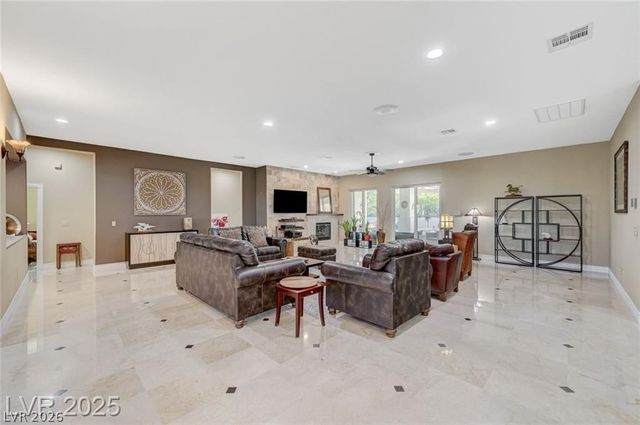 2101 Grand Island Court, Las Vegas, NV 89117