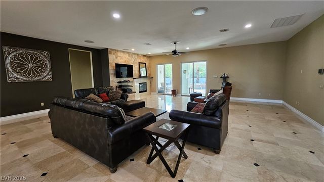 2101 Grand Island Court, Las Vegas, NV 89117