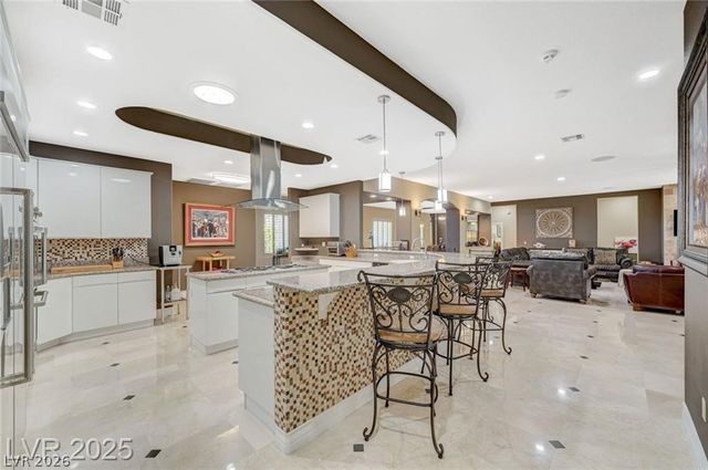 2101 Grand Island Court, Las Vegas, NV 89117