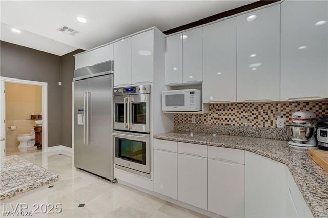 2101 Grand Island Court, Las Vegas, NV 89117