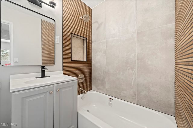 6194 Eldridge Boulevard, Bedford Heights, OH 44146