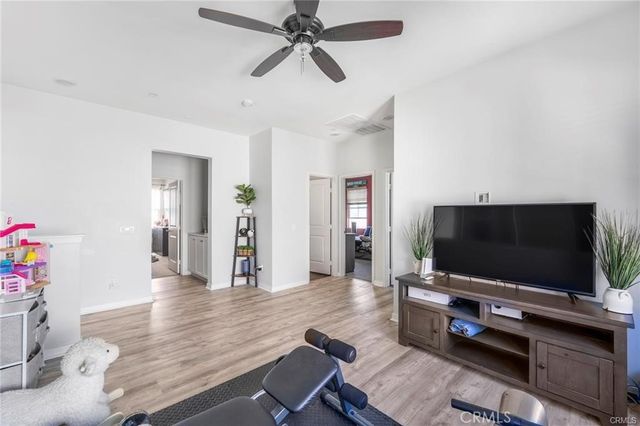 1633 Topeka, Upland, CA 91784