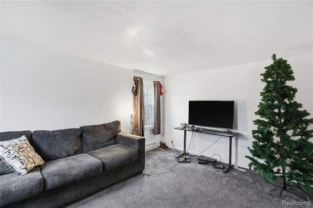 17142 Pembroke Avenue, Detroit, MI 48235