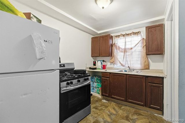 17142 Pembroke Avenue, Detroit, MI 48235