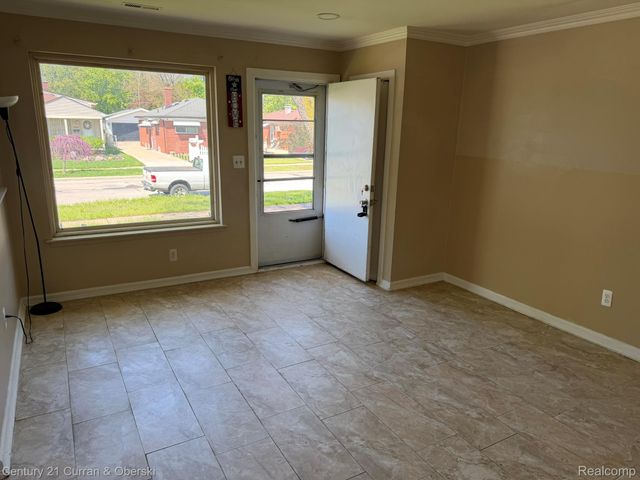 6198 MAYBURN Street, Dearborn Heights, MI 48127