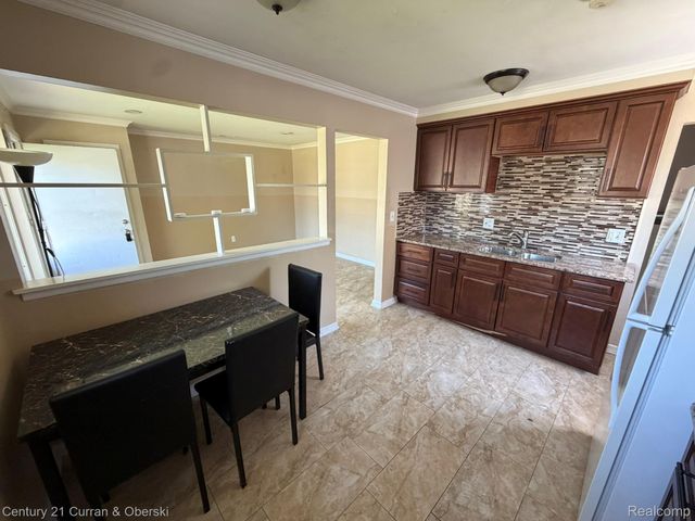 6198 MAYBURN Street, Dearborn Heights, MI 48127